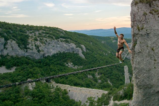 Slackline... nešto je magično u tom hodanju po gurtni...